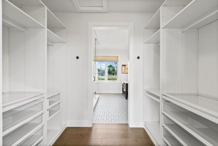 12  Custom Home  Walk  In  Closet